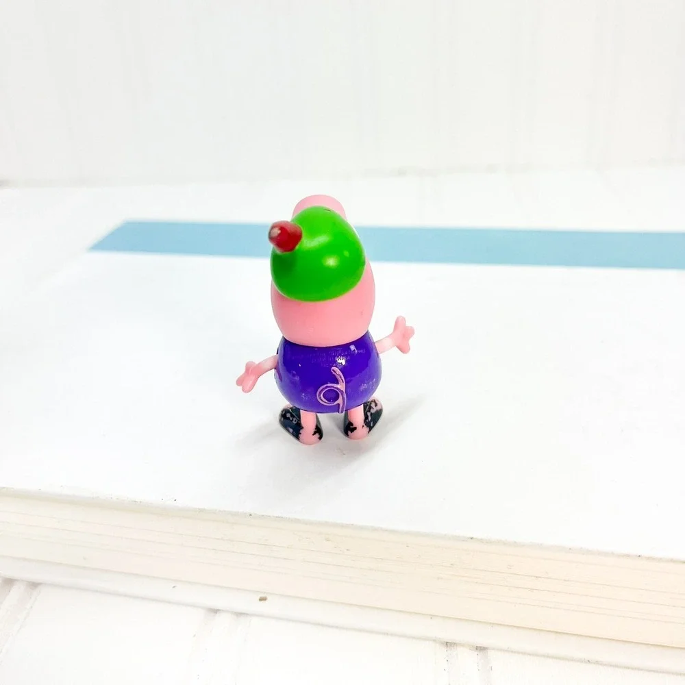 Peppa Pig Princess Peppa's Kingdom Sir George Pig Action Figurine w/ Green Beret - Picture 4 of 5